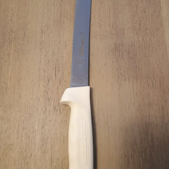 Dexter-Russell Sani-Safe Scalloped Bread Knife, Carbon Steel Blade, 8-Inch - Picture 7 of 7